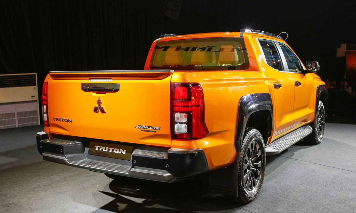 Mitsubishi All-New Triton nhìn từ phía sau