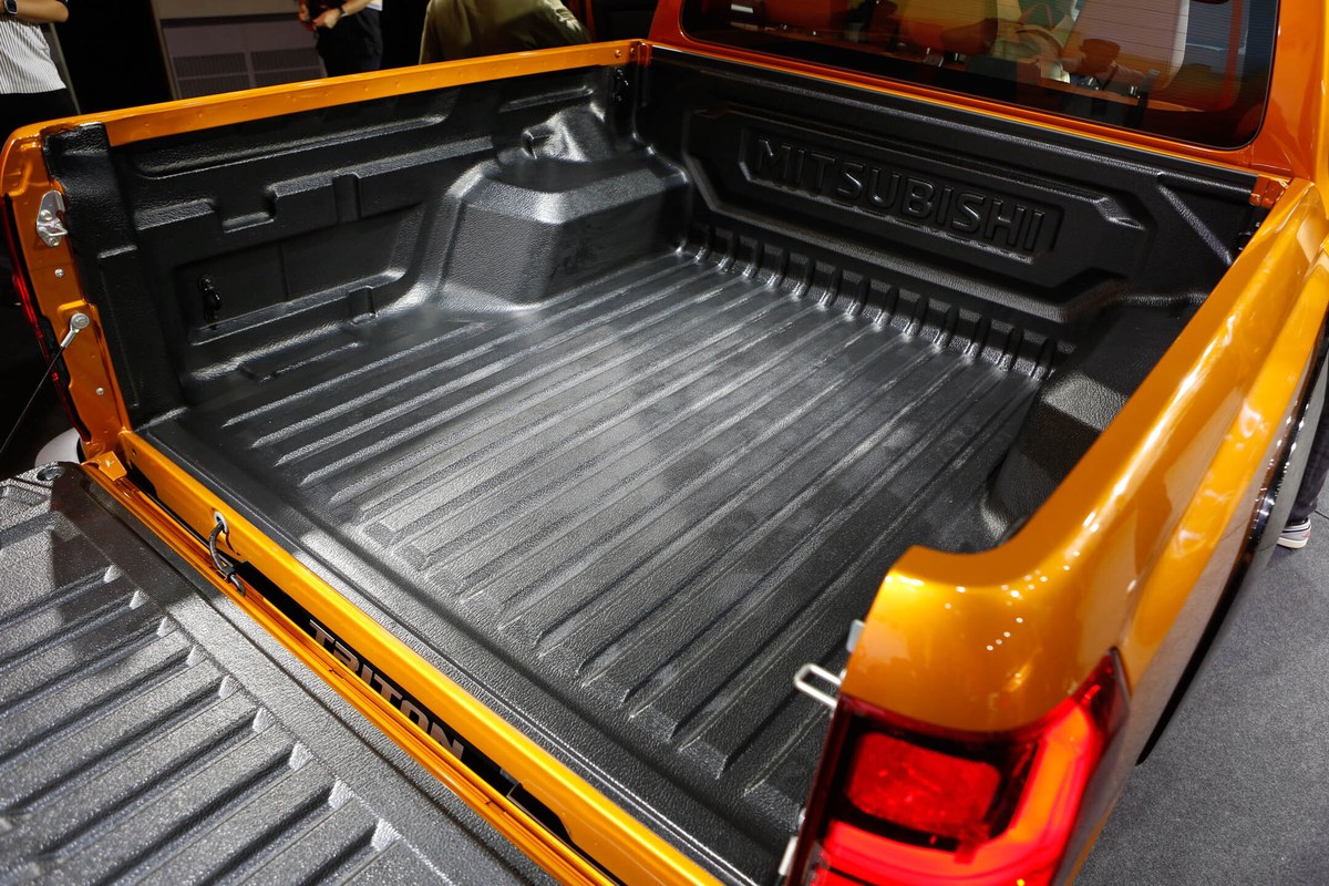 Thùng xe rộng rãi của Mitsubishi All-New Triton
